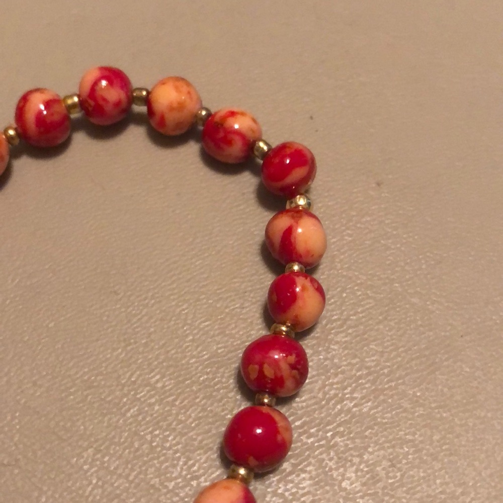 Red and Cream Beaded Bracelet - Picture 2 of 4